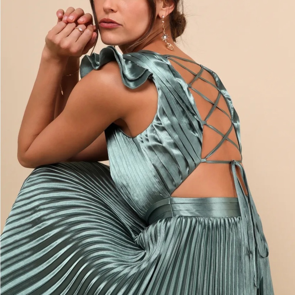 Elegant Sage Green Pleated Evening Dress